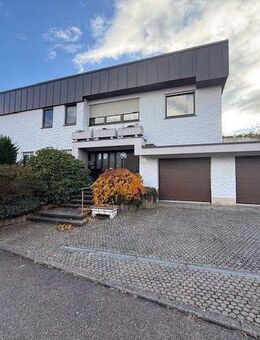 Selten großzügig und komfortabel! Extravag. EFH mit 330 m² Wohnfl. und 8,8 Ar Grdst. in idyllischer Ortsrandlage! - Kohlberg (Baden-Württemberg)