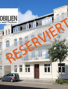TT bietet an: ERSTBEZUG - Hochwertig kernsanierte 3-Zimmer-Wohnung mit 2 Balkone und Carport im 1. OG einer denkmalgeschützten Stadtvilla! - Wilhelmshaven