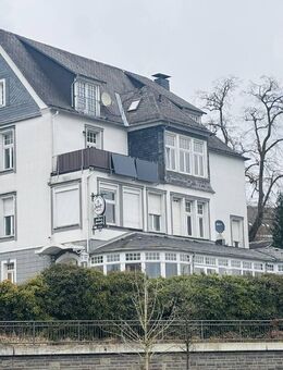 Attraktive Kapitalanlage (Mehrfamilienhaus mit Gastronomie) inkl. Baugrundstück in Bergneustadt! - Bergneustadt