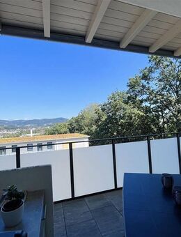 Wohnen mit Anspruch: Überdachte Terrasse, 3 Zimmer, Masterbereich mit eigenem Bad - Deggendorf