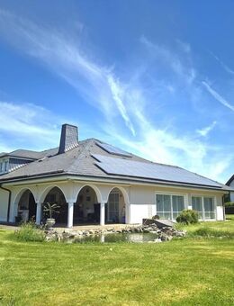 Hochwertige Landhaus-Villa mit Pool und Koi-Teich in sonniger, ruhiger Lage! - Kempfeld
