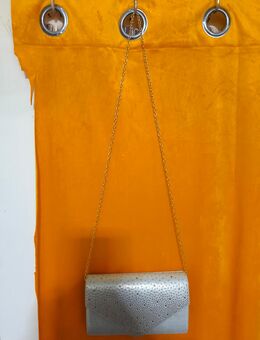 Helle Elfenbein Farbige Handtasche mit Strasssteine - Neumünster