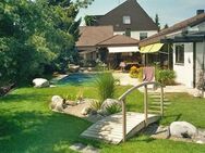 3-Familien-Haus eines Architekten mit separatem Büro-/Werkstattgebäude und Außenswimmingpool - Fellbach