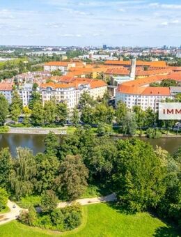 IMMOBERLIN.DE - Genialer Park- & Wasserblick! Familienfreundliche Wohnung mit Lift, Südwestbalkon & -terrasse - Berlin