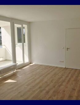 °°Frisches Wohnen in der City°° renovierte 2 Zimmer mit Balkon + neuer Boden, Abstellraum + Aufzug - Braunschweig