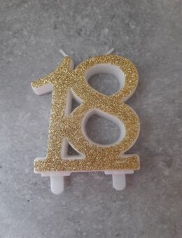 Kerze "18" mit goldenem Glitzer (2x) vorhanden - Walsrode
