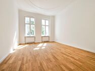 Gründerzeit in Steglitz: Erstbezug nach Sanierung - 2 Zimmer, Balkon, Parkett, Tageslichtbad, Aufzug - Berlin