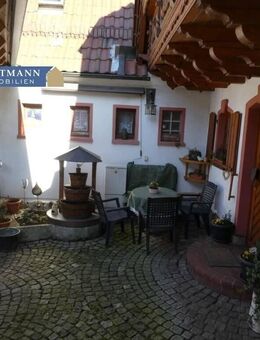 Einfamilienhaus ca. 125 qm WF, Grund 265 qm - separat 3 Garagen mit Scheunen, Grund 441 qm - Himmelkron