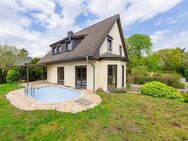 Mit Keller, Einbauküche, Sauna, Rollladen, Kamin, Pool u.v.m.: Top-Einfamilienhaus in Kaulsdorf - Berlin