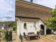Historisches Anwesen in Traumlage: Charmantes Einfamilienhaus mit Gästehaus und Panoramablick - Bergisch Gladbach