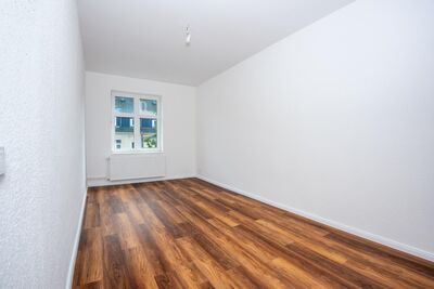 **FRISCH RENOVIERT & MODERN AUSGESTATTET** - TOP-2-Raum-Wohnung sucht einen neuen Mieter