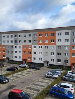 !Ab sofort! // 4-Raumwohnung // schöner Balkon // Aufzug // PKW-Stellplatz - Magdeburg