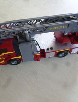 Motorradmodelle und Spielzeugfeuerwehrauto - Maxhütte-Haidhof