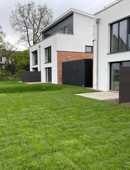 Reihenhaus Erstbezug, Nettokaltmiete ab 1.930,- €, moderner Neubau mit eigener PV-Anlage, Musterhaus-Besichtigung ab sofort möglich - Kaltenkirchen