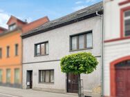Wohnen und Arbeiten unter einem Dach: Charmantes Zweifamilienhaus mit Gewerbeeinheit in Meerane - Meerane