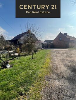 Willkommen zu Hause: 4- Seitenhof mit saniertem Wohnhaus und Stallungen - Neutrebbin