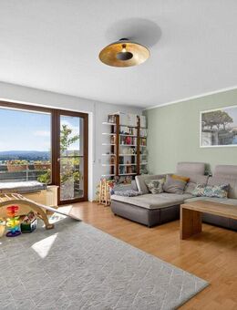 Großzügige Wohnung mit toller Aussicht, 2 Balkonen und Garage - Karlsbad