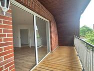 Frisch renoviert & bezugsfertig - Helle Eigentumswohnung mit Balkon und PKW- Stellplatz in Dünsen - Dünsen
