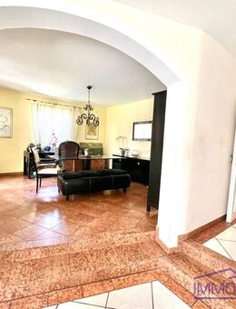 Mehrgenerationenhaus in Siegburg mit Baugrundstück am Wald zu verkaufen - Siegburg