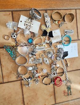 Verkaufe verschiedene Armbänder und. Armreifen - Roding Zentrum