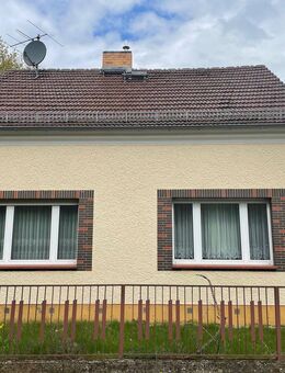 Einfamilienhaus mit attraktiver Ortsrandlage, großem Grundstück, mit Garagen und Nebengebäuden - Rauen