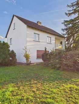 Großes Familienhaus auf 1.239 m² Parkgrundstück - ca. 185 m² Wfl., 3 Balkone, Terrasse & 2 Garagen - Kahl (Main)