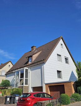 Schönes 280 qm-Zweifamilienhaus mit Garagen + Garten - Uslar