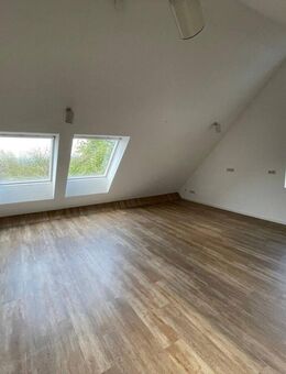 Sehr schöne, helle und zentrumsnahe 2-Zimmer-Dachgeschosswohnung - Remscheid