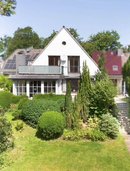 Raum für Ideen in Reinbek: Einfamilienhaus auf Grundstück mit zusätzlichem Bebauungspotenzial - Reinbek