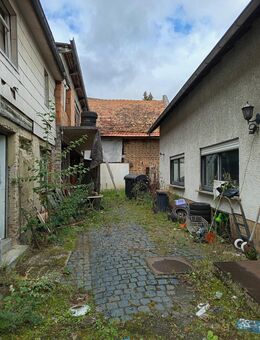 Haus und Hof Flohmarkt auf verlassenem Grundstück - Schöneck