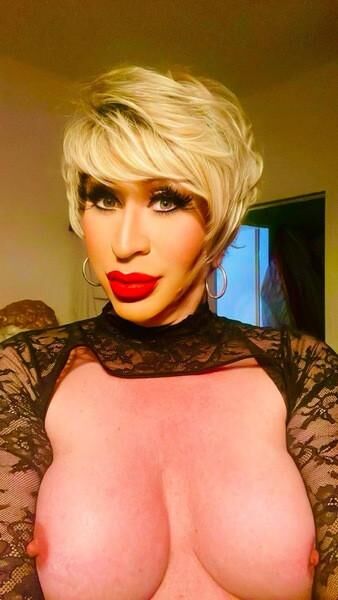 Trans Blonde Sexbombe in Berlin