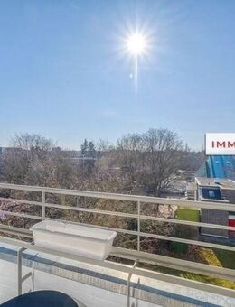 IMMOBERLIN.DE - Schöne Aussichten! Familienfreundliche Wohnung mit Südloggia in angenehmer Lage - Berlin