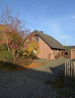 Einfamilienhaus mit Garage aus 91 mit Renovierungs-, Modernisierungsbedarf - Adelheidsdorf