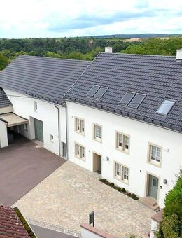 Luxus-Sanierung | Traum für Autoliebhaber | Riesige Garage & Podest | Zwei Wohneinheiten | Teilweise klimatisiert! - Biesdorf