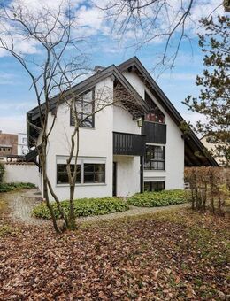 Architektonisches Split-Level-Domizil mit Kamin, Galerie und Sauna - München