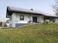 Bäderdreieck: Großzügiges Wohnhaus im Landhausstil m. 2 Nebengebäuden, PV-Anlage u. 3.800 m2 Grund! - Bayerbach