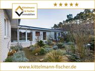 Zentral aber ruhig: Bungalow mit schönem Garten, Garage, neuer Heizung und maximaler Privatsphäre - Gifhorn