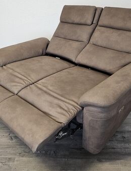 3- und 2-Sitzer Sofas mit Relaxsystem (Maß ca. 108 x 200 / 148 x 93 cm) - Krefeld