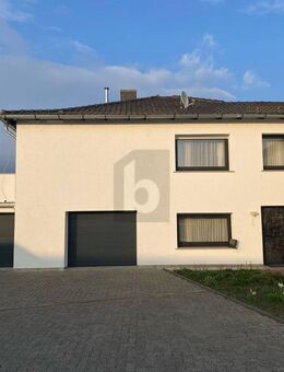 PERFEKTES ZUHAUSE: 6 ZIMMER, 2 CARPORTS, 2 GARAGEN - Felsberg