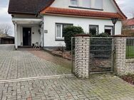 Geräumiges Ein - Zweifamilienhaus mit viel Potential ! - Zetel
