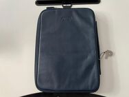 Für Reise und Urlaub: Komfortables PICARD Tablet-Case in Blau. - Berlin