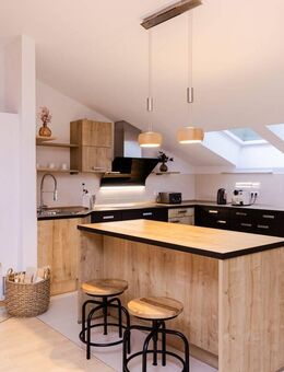 TOP MÖBLIERT: Traumhafte DG-Wohnung mit Dachterrasse, EBK und Balkon (Bergblick)! - Murnau (Staffelsee)