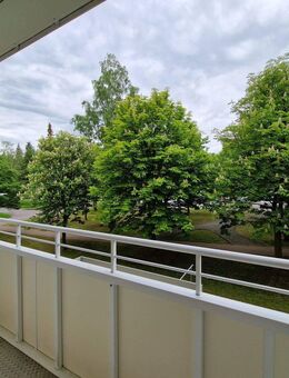 Charmante, neu sanierte 2-Zimmer-Wohnung mit Balkon sucht dich! - Flöha