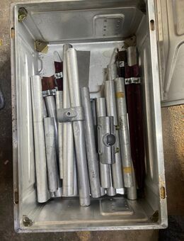 Tausche Metallkiste mit Rohre - Althütte