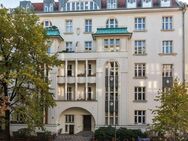Vermietete Zweizimmerdachgeschosswohnung in schönem Jugendstil-Altbau unweit Olivaer Platz - Berlin