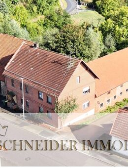 Großer Resthof mit 2 Fam.Haus, Stallungen, Scheune, Garagen & ca. 2.300m² Grundstk., Wiese auf Pacht - Wolfhagen