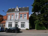 Zum Verkauf steht ein charmantes, historisches Wohn- und Geschäftshaus in der idyllischen Stadt Marn - Marne