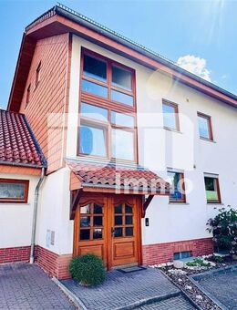 Zwei- bis Dreifamilienhaus + Großes Nebengebäude / Halle in gesuchter Lage - Niestetal