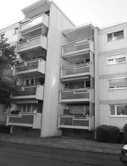 Attraktive, gut geschnittene 2-Zimmer-Wohnung mit großzügigem Balkon am Gradierbau! - Bad Nauheim