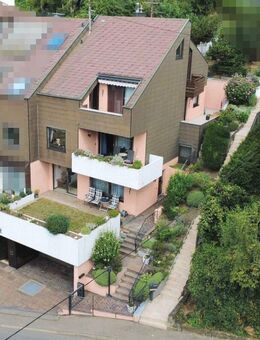 Flexibles Wohnkonzept, großzügige Doppelhaushälfte mit separater Einliegerwohnung und Doppelgarage - Leonberg (Baden-Württemberg)